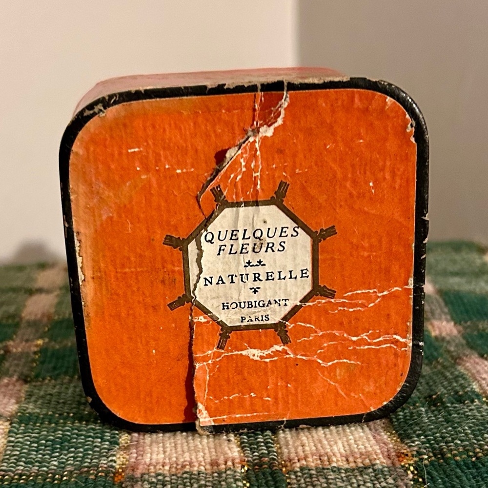 Vintage 1930s-1950s Houbigant Quelques Fleurs Face Powder/Solid Perfume Box